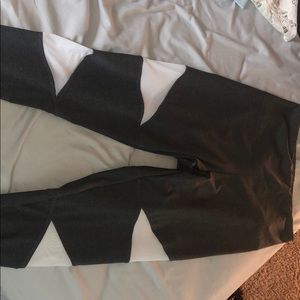 3/4 length dri-fit grey and white leggings!